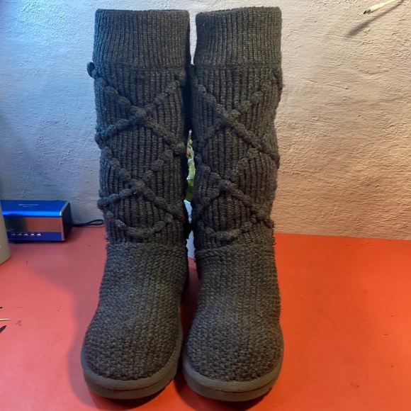 Ugg boots SZ 7 - Picture 1 of 7